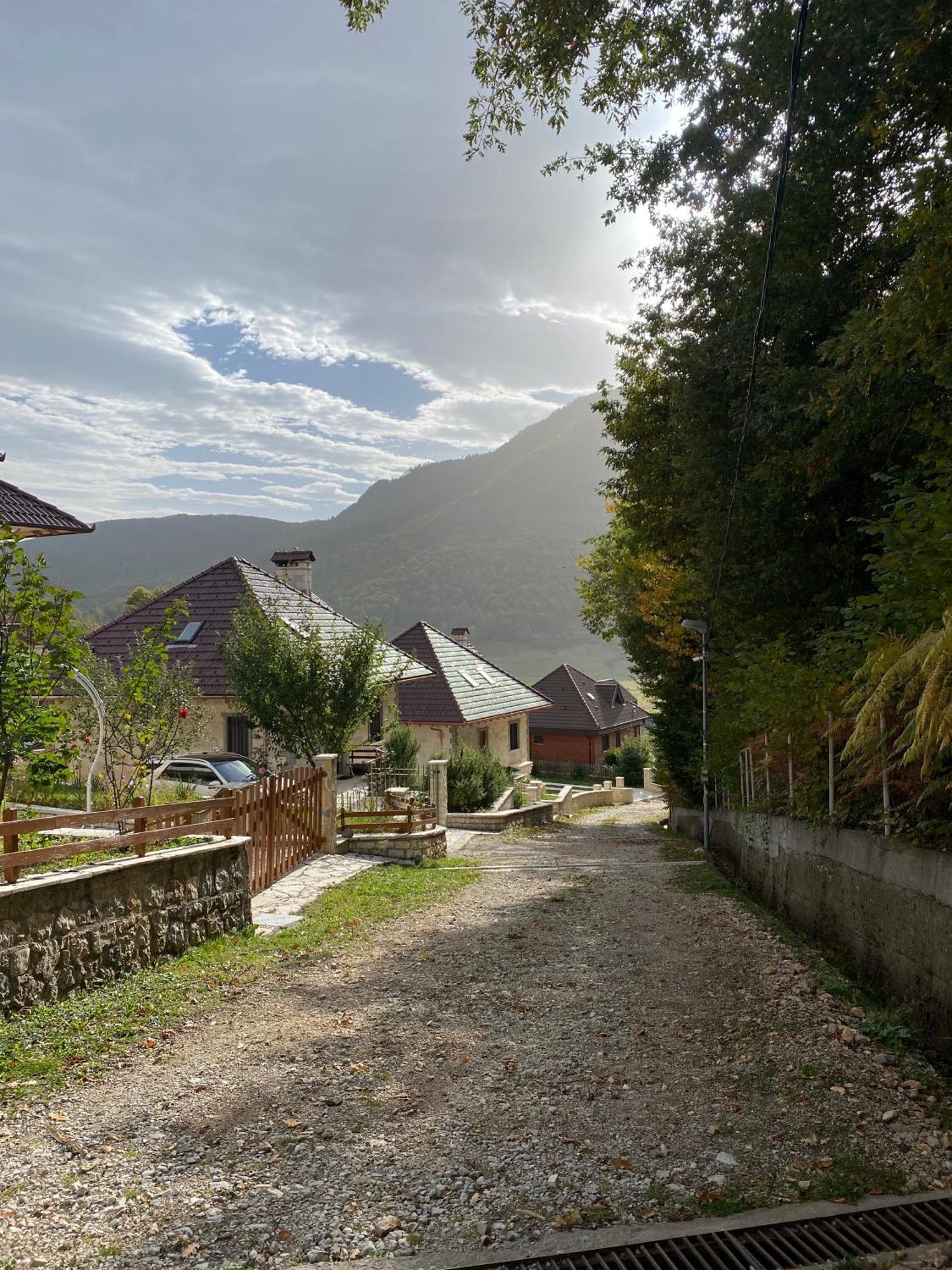 Joen Village Librazhet 外观 照片
